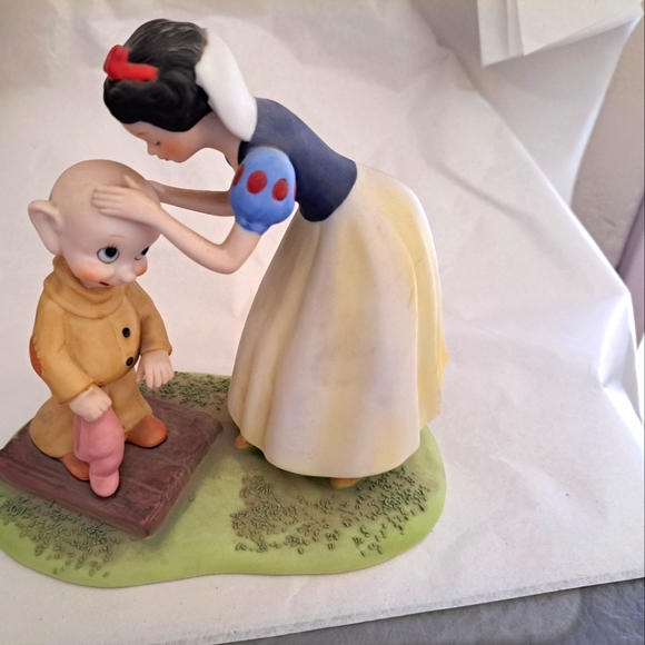 Disney Snow White kissing Dopey Large bisque figurine Excellent - Picture 1 of 6